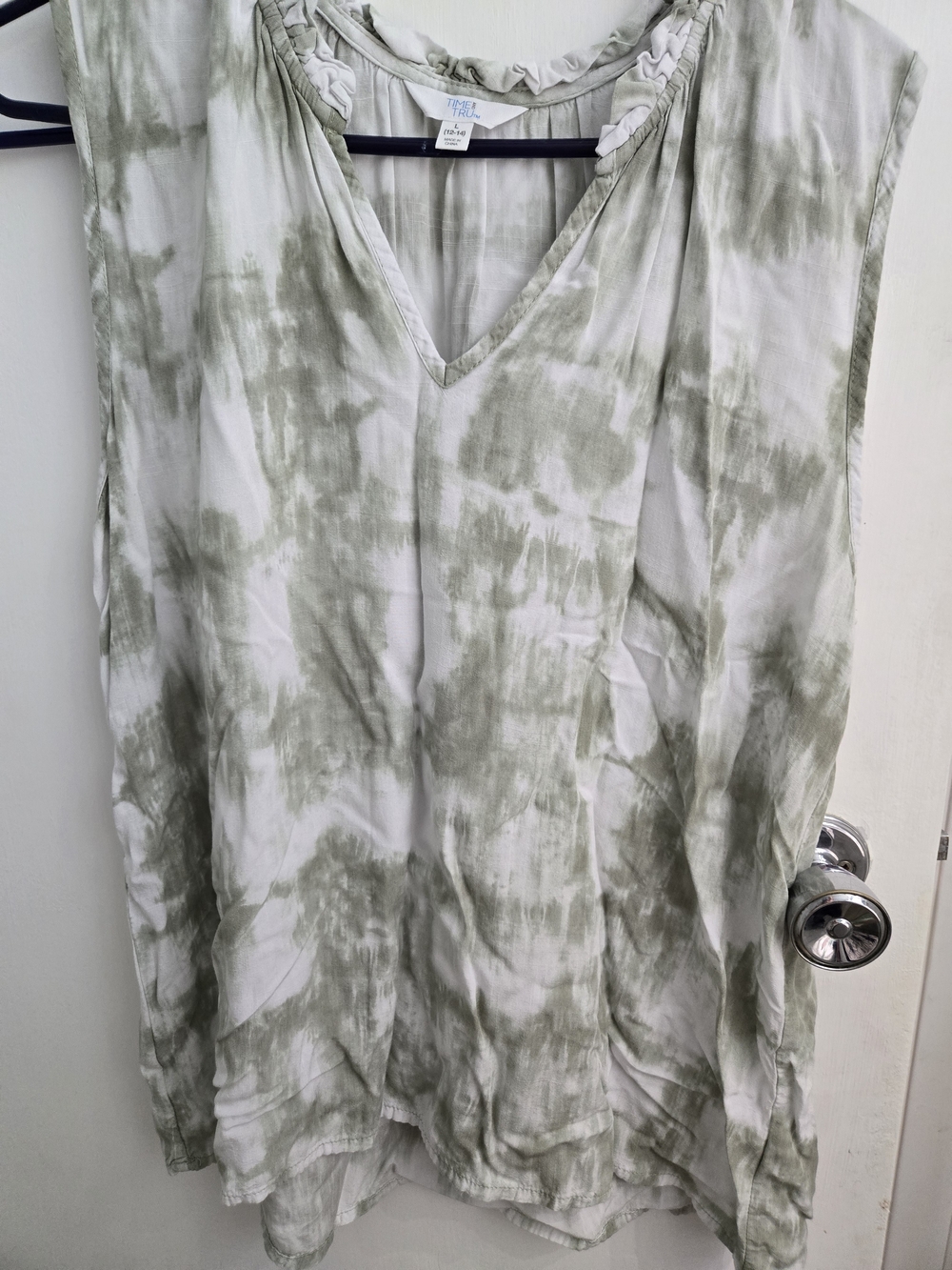 Time and Tru Green and White Tie-Dye V-Neck Sleeveless Top